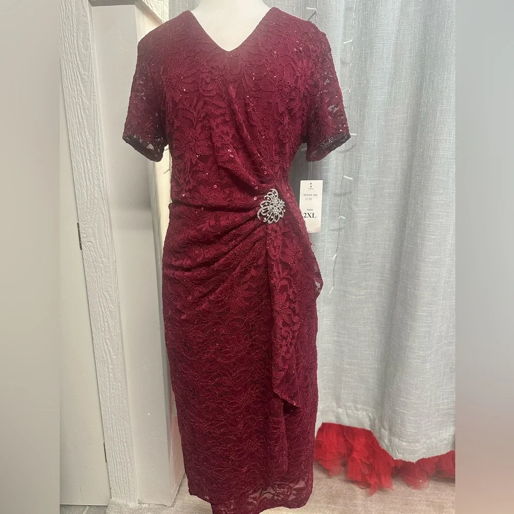 Elegant Burgundy Lace Dress Christmas - Picture 1 of 4